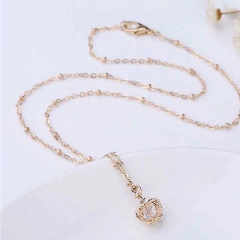 3/$30 💛 Crown Pendant Necklace